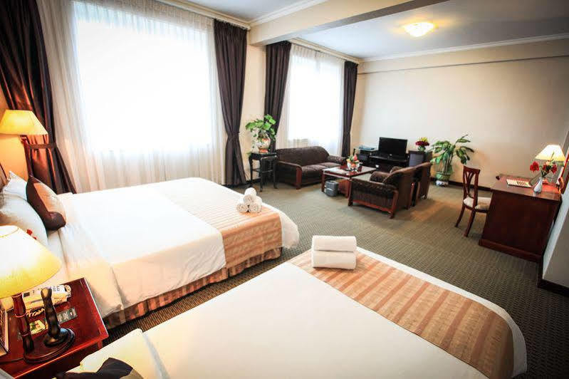 Aloha Halong Hotel Ha Long Exteriör bild